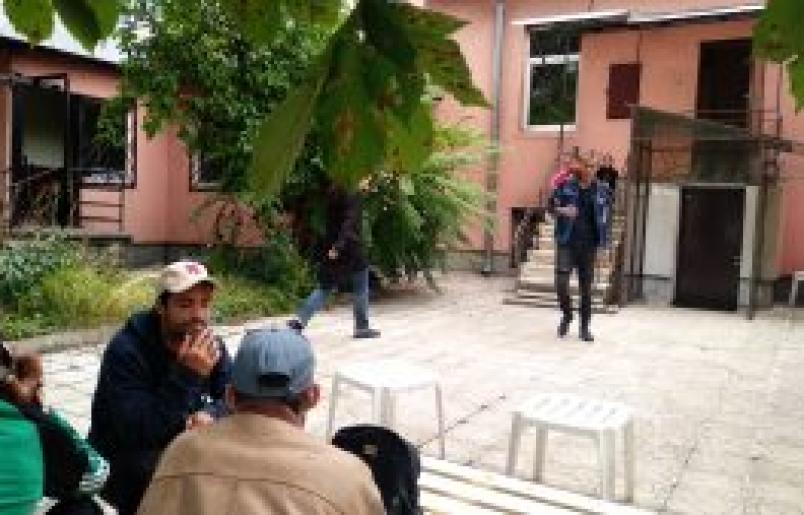 Розовата къща в два месеца